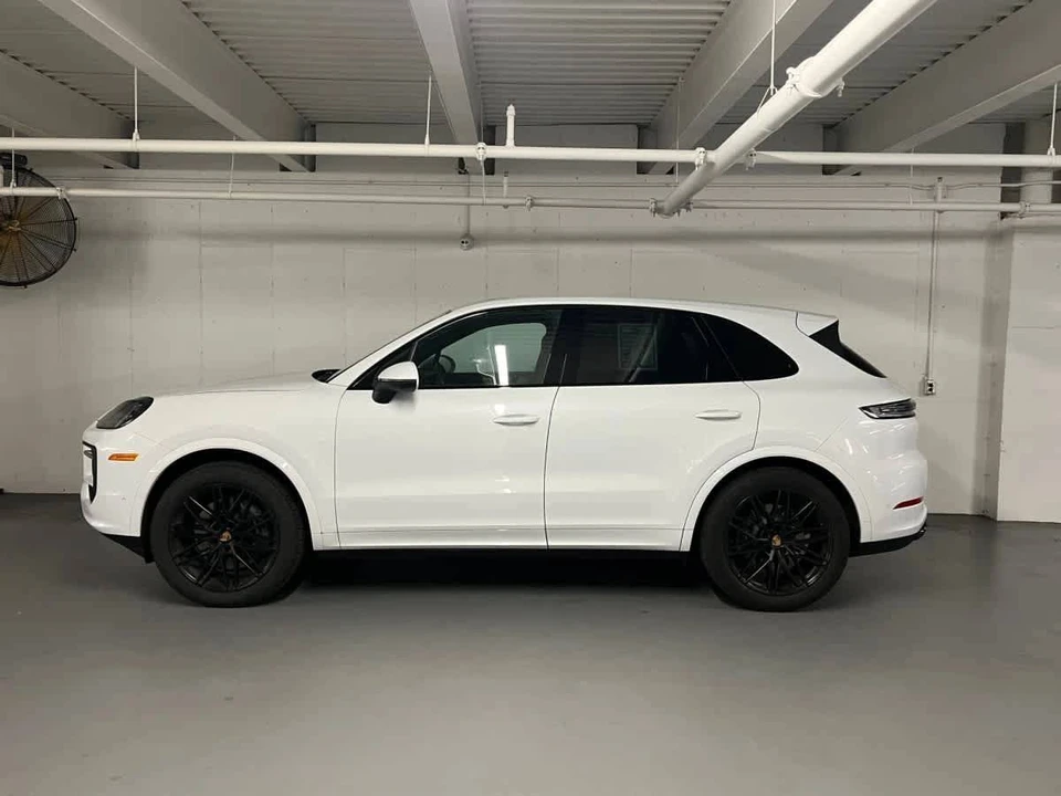 2025 Porsche 9Y0/9Y3 Cayenne - Image 2 of 4