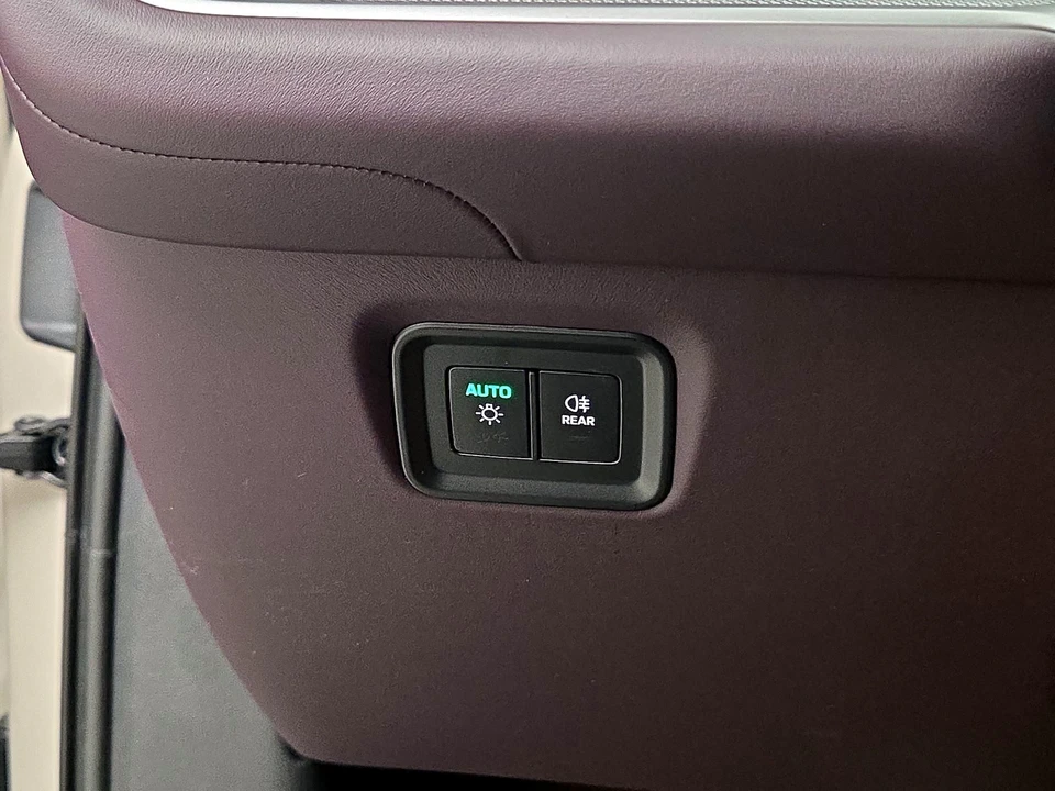 2025 Porsche 9Y0/9Y3 Cayenne - Image 14 of 28