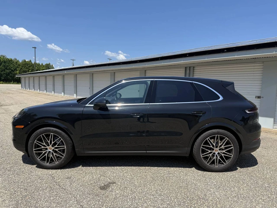2025 Porsche 9Y0/9Y3 Cayenne - Image 2 of 5