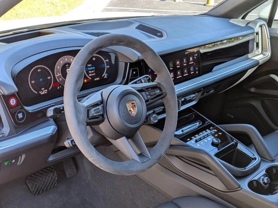 2025 Porsche 9Y0/9Y3 Cayenne - Image 4 of 5