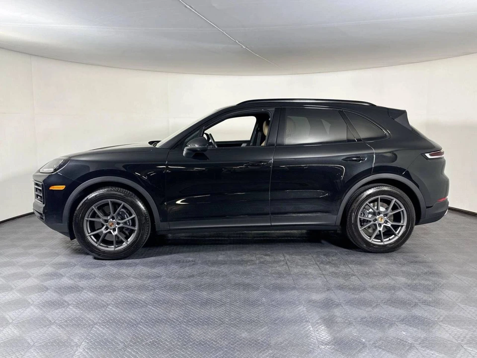 2025 Porsche 9Y0/9Y3 Cayenne - Image 2 of 5