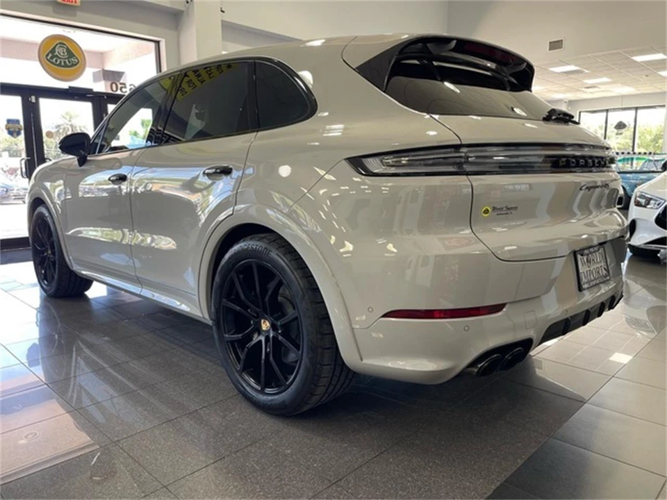 2025 Porsche 9Y0/9Y3 Cayenne - Image 3 of 31