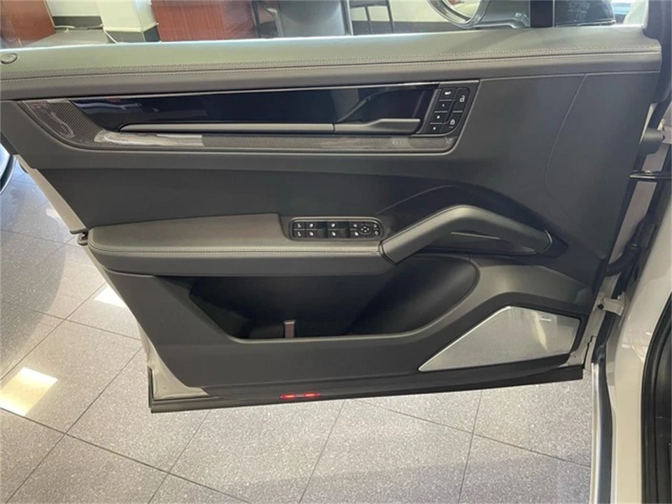 2025 Porsche 9Y0/9Y3 Cayenne - Image 23 of 31