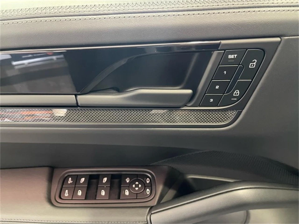 2025 Porsche 9Y0/9Y3 Cayenne - Image 24 of 31