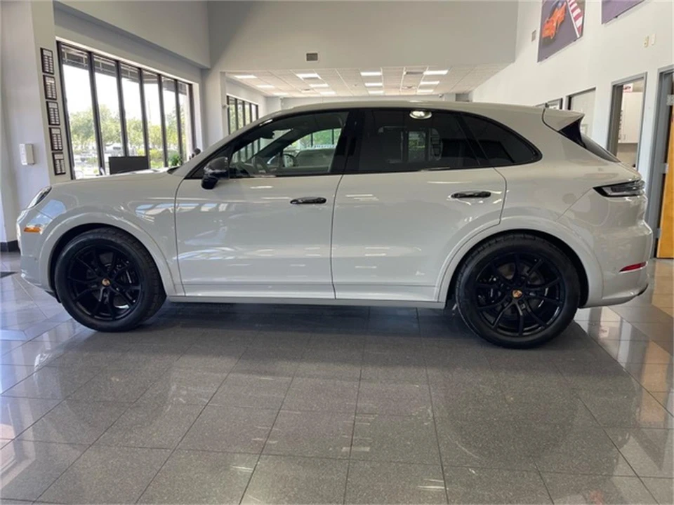 2025 Porsche 9Y0/9Y3 Cayenne - Image 2 of 31