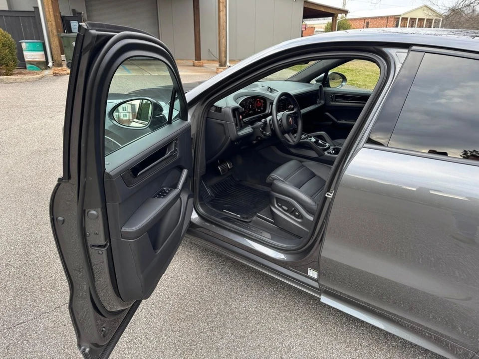 2025 Porsche 9Y0/9Y3 Cayenne - Image 12 of 31