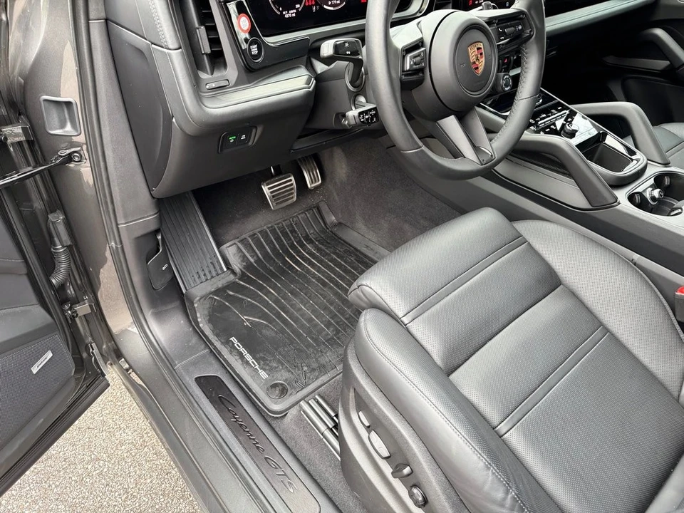 2025 Porsche 9Y0/9Y3 Cayenne - Image 16 of 31