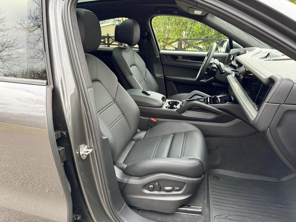 2025 Porsche 9Y0/9Y3 Cayenne - Image 27 of 31