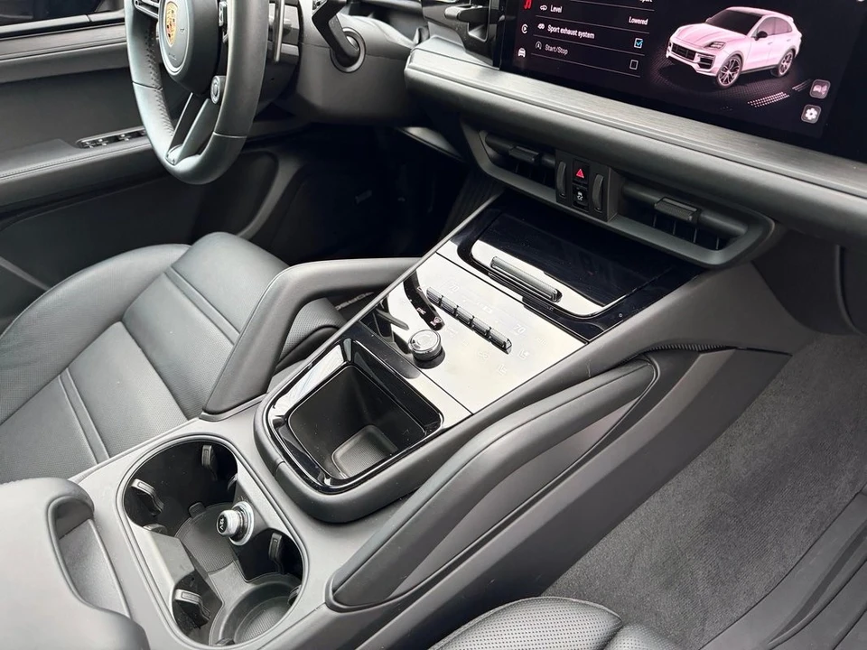 2025 Porsche 9Y0/9Y3 Cayenne - Image 31 of 31