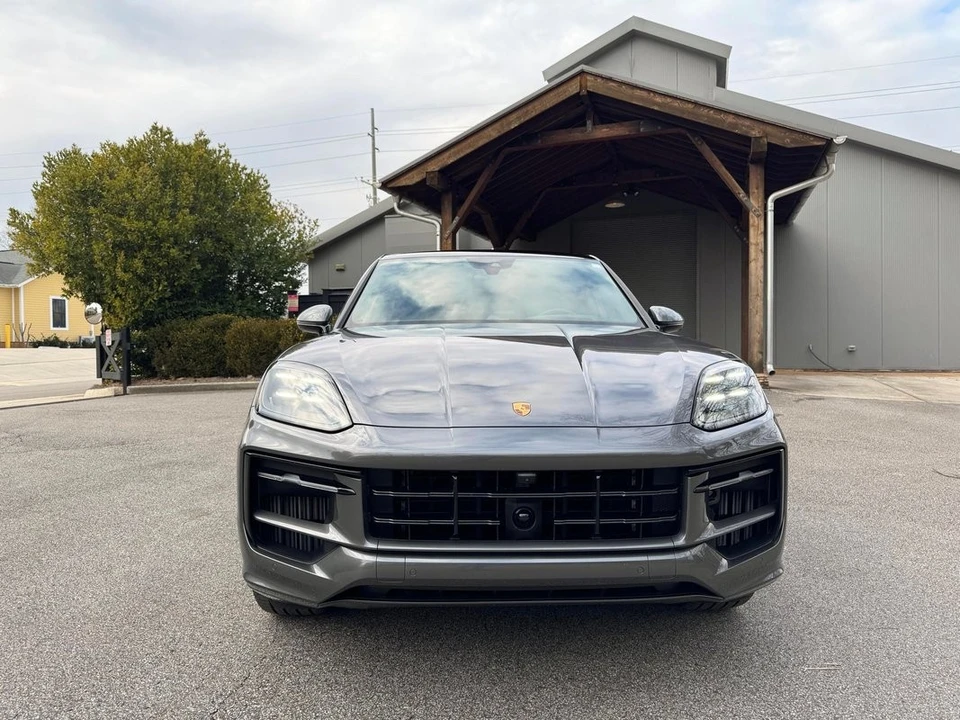 2025 Porsche 9Y0/9Y3 Cayenne - Image 8 of 31