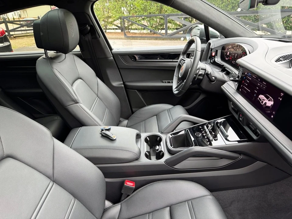 2025 Porsche 9Y0/9Y3 Cayenne - Image 29 of 31