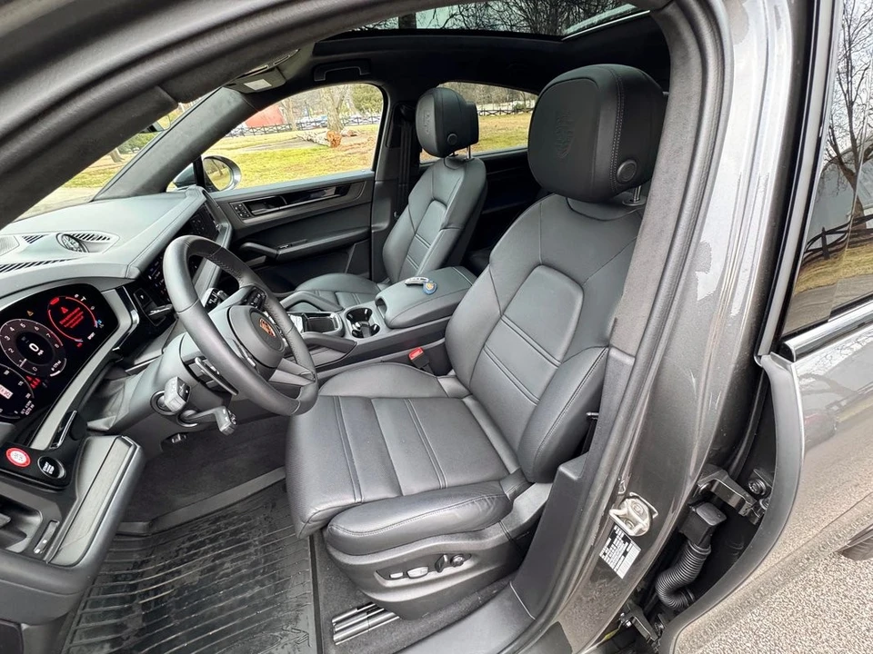 2025 Porsche 9Y0/9Y3 Cayenne - Image 14 of 31
