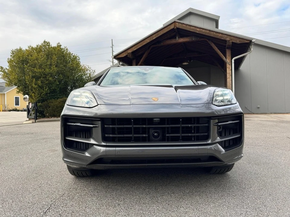 2025 Porsche 9Y0/9Y3 Cayenne - Image 9 of 31