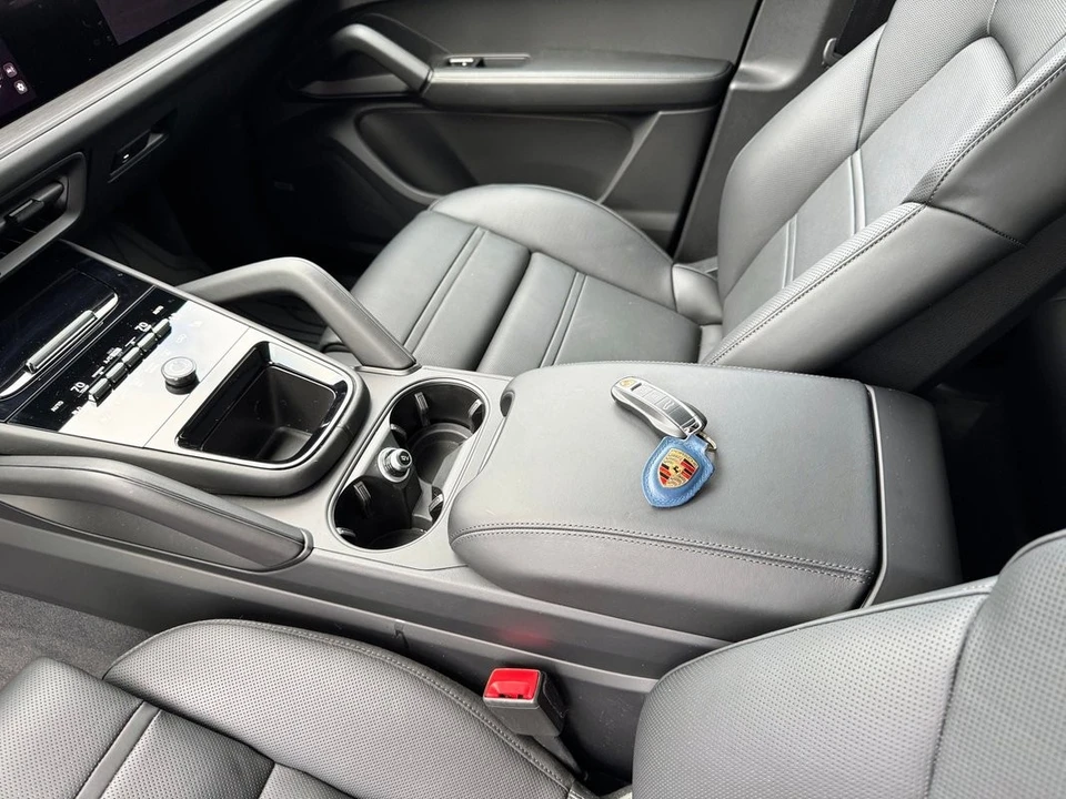 2025 Porsche 9Y0/9Y3 Cayenne - Image 18 of 31