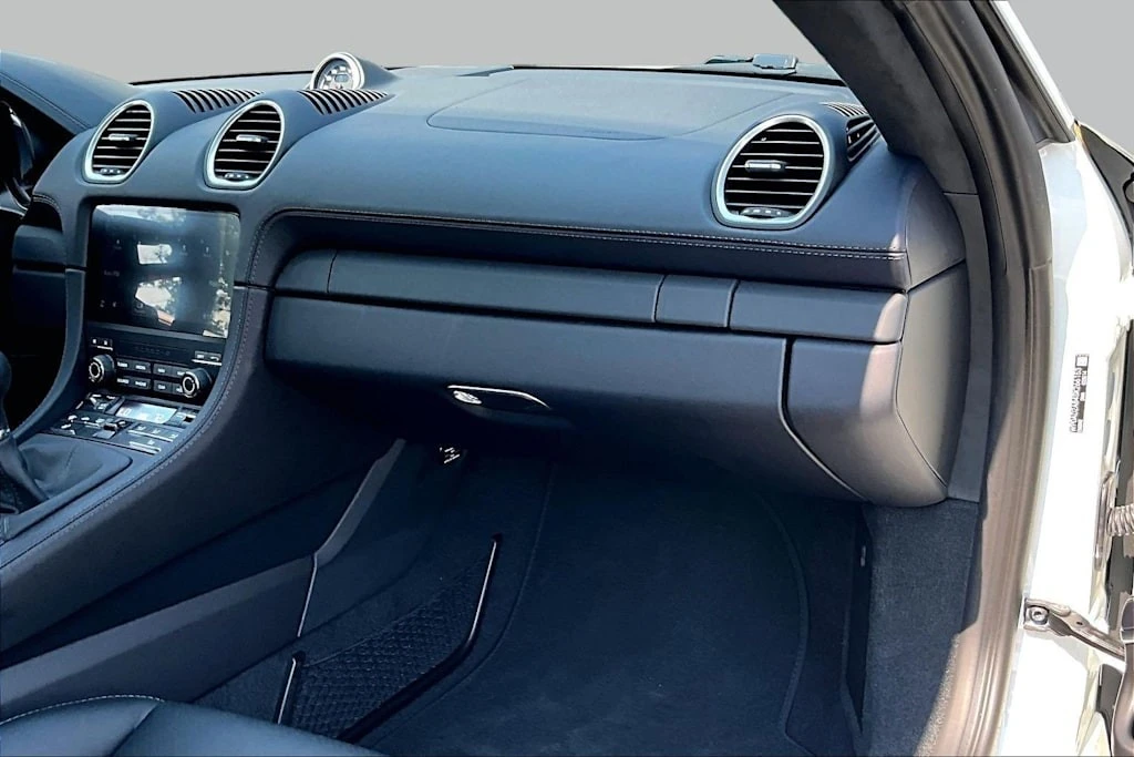 2025 Porsche 718 Cayman - Image 19 of 22