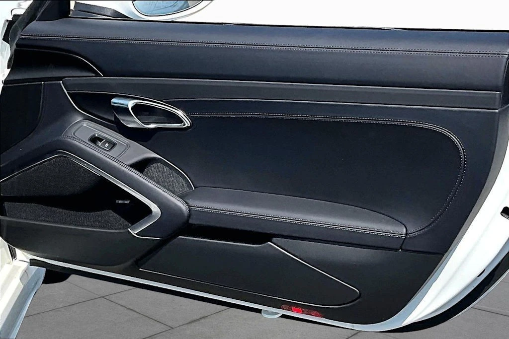 2025 Porsche 718 Cayman - Image 18 of 22