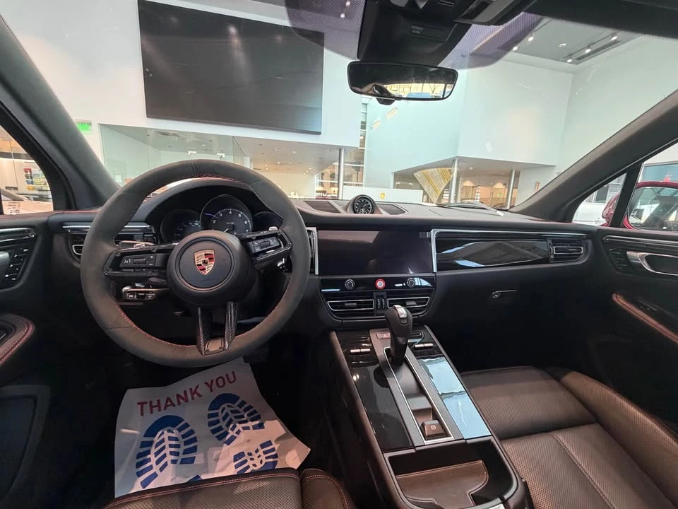 2025 Porsche Macan - Image 13 of 20