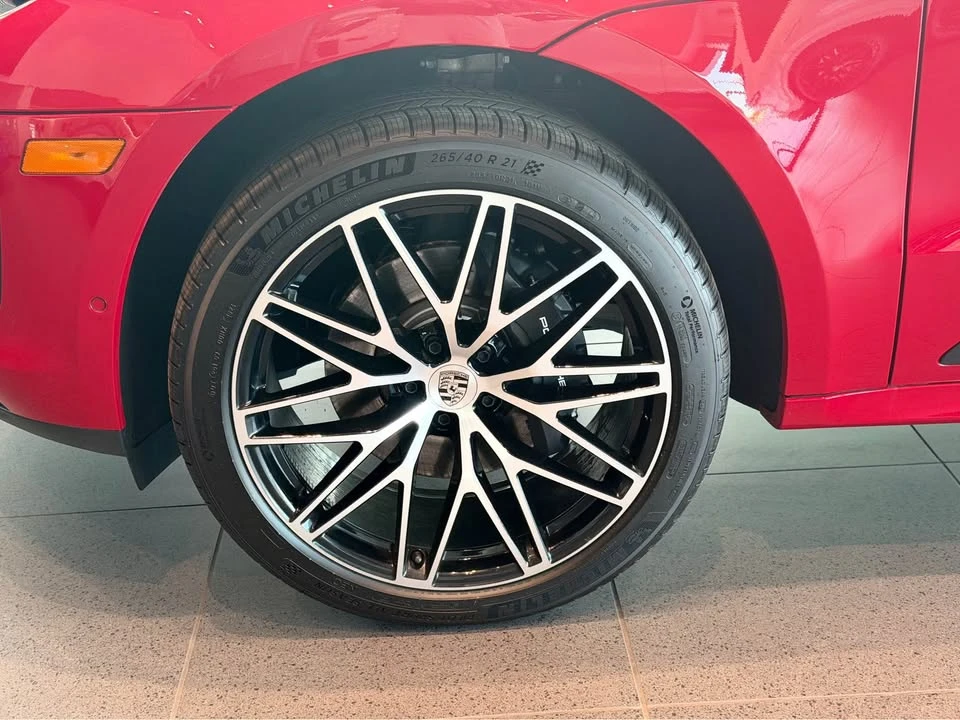 2025 Porsche Macan - Image 4 of 20