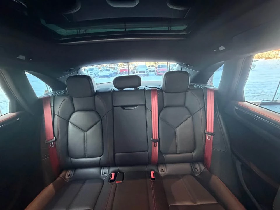 2025 Porsche Macan - Image 16 of 20