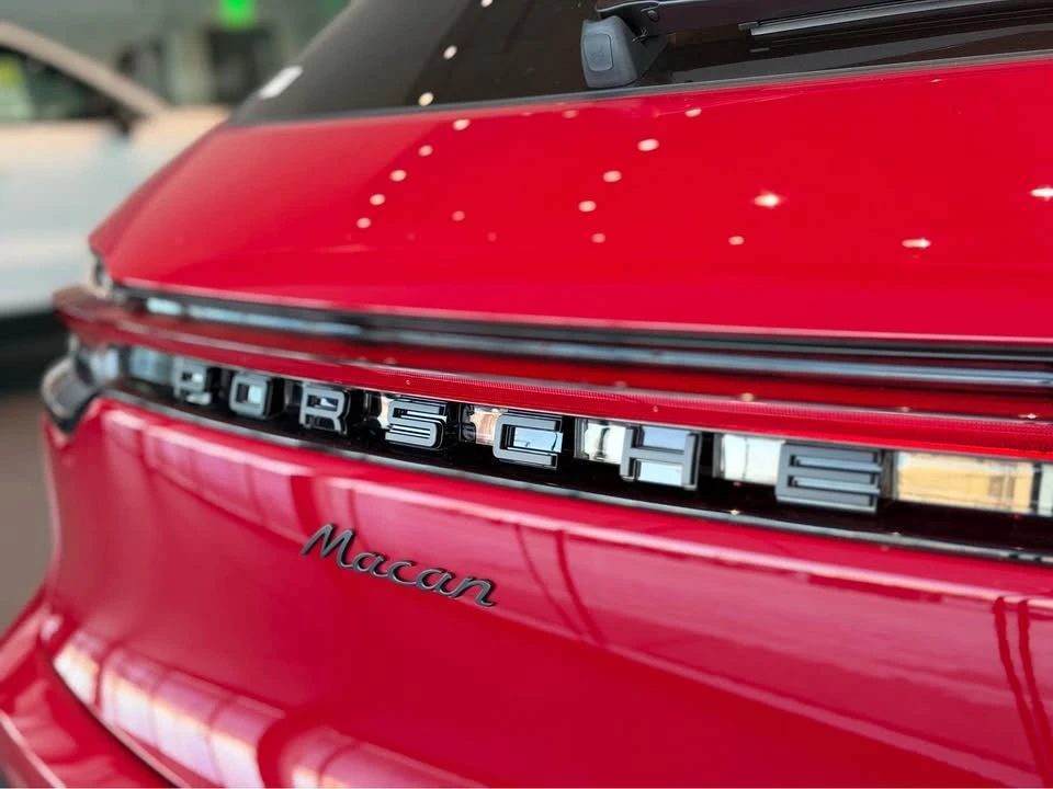 2025 Porsche Macan - Image 7 of 20