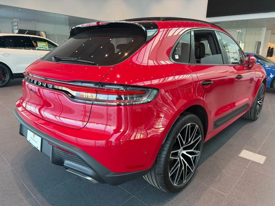 2025 Porsche Macan - Image 8 of 20