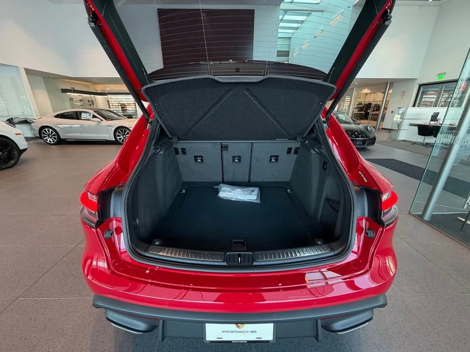 2025 Porsche Macan - Image 9 of 20