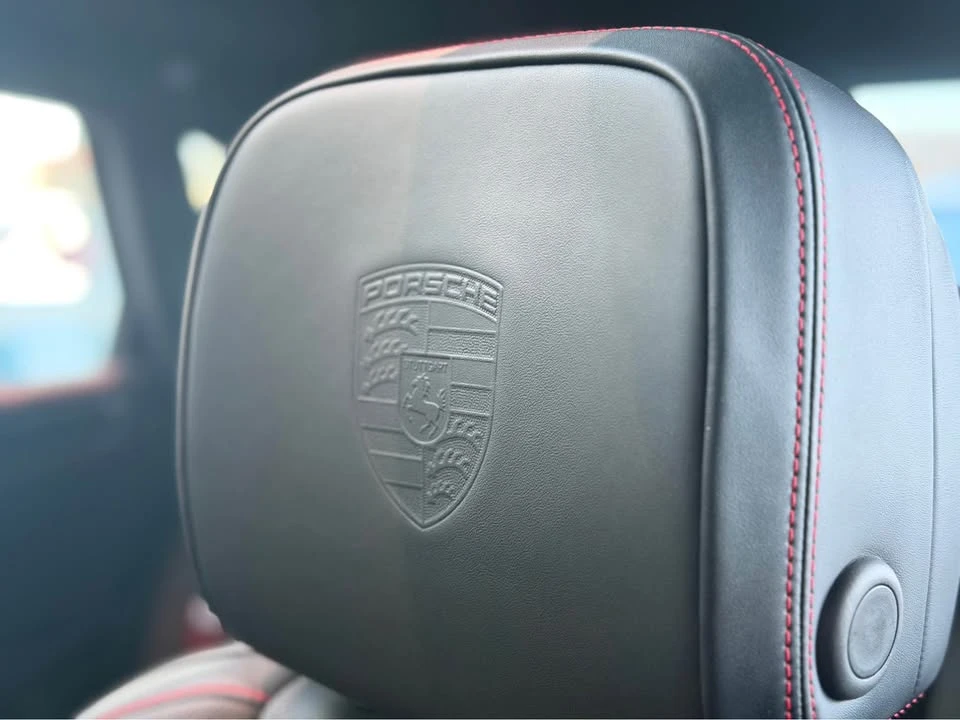 2025 Porsche Macan - Image 14 of 20