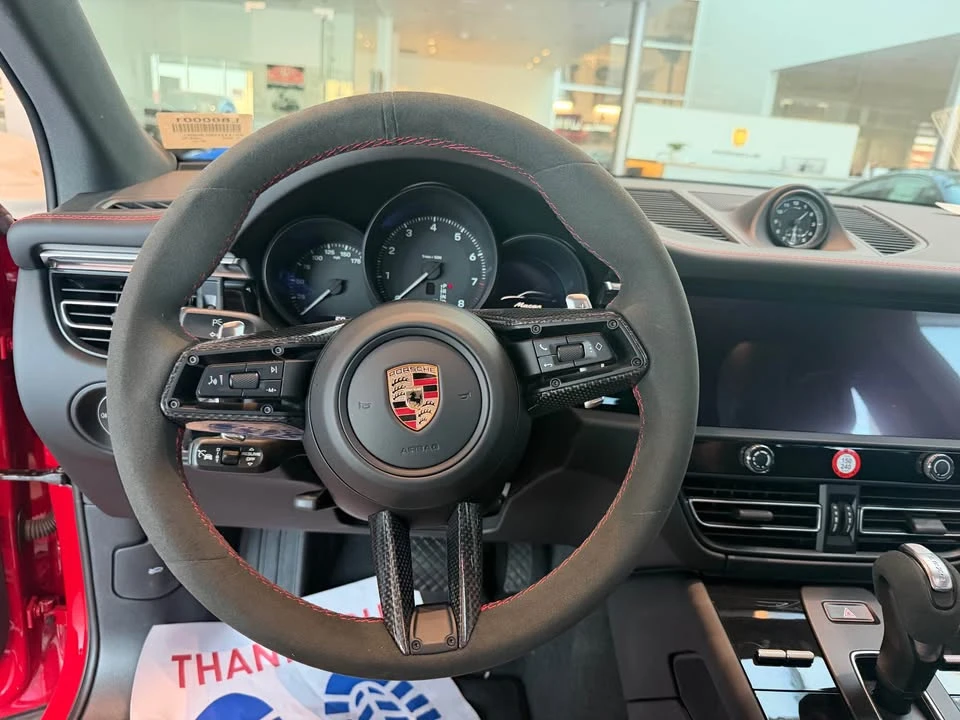 2025 Porsche Macan - Image 11 of 20