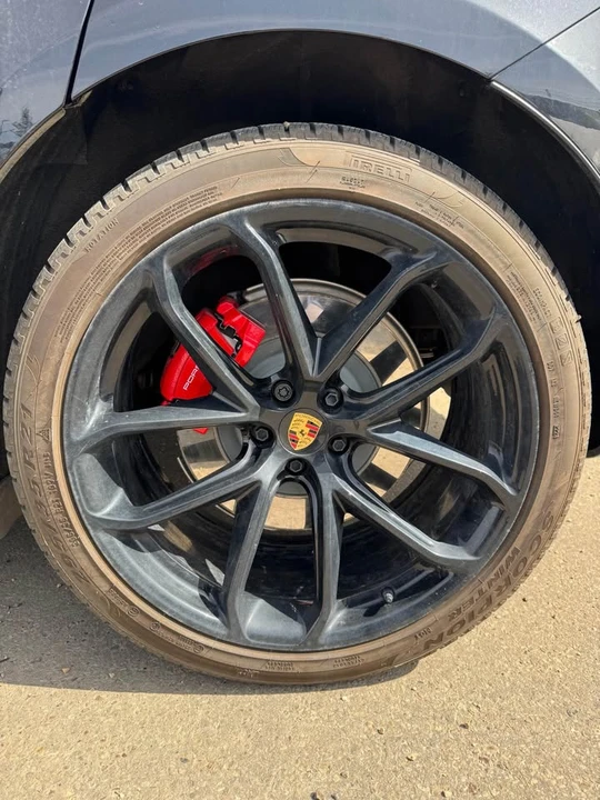 2025 Porsche Macan - Image 9 of 20