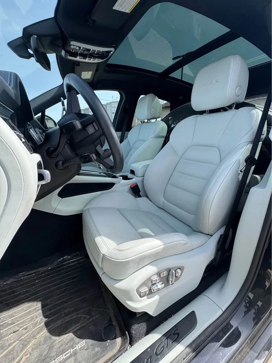 2025 Porsche Macan - Image 11 of 20