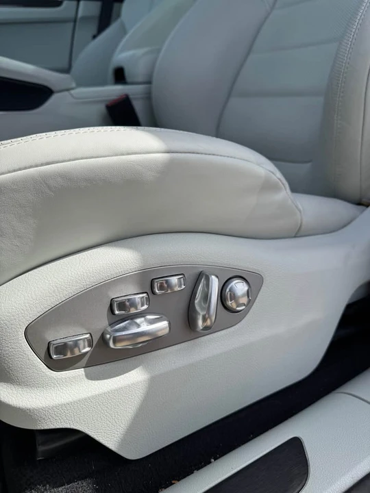 2025 Porsche Macan - Image 12 of 20