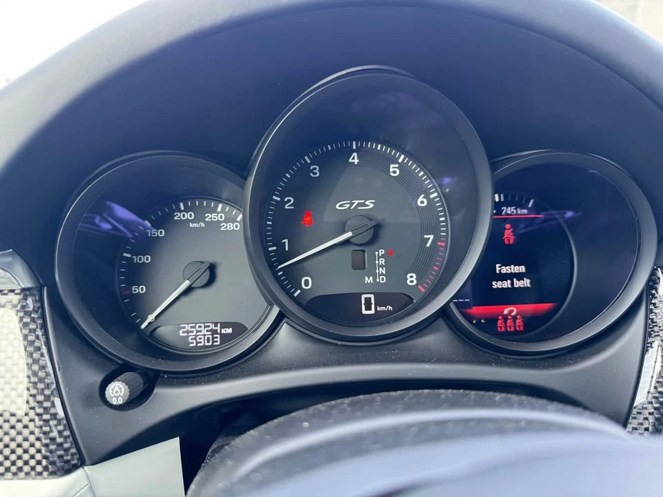 2025 Porsche Macan - Image 14 of 20