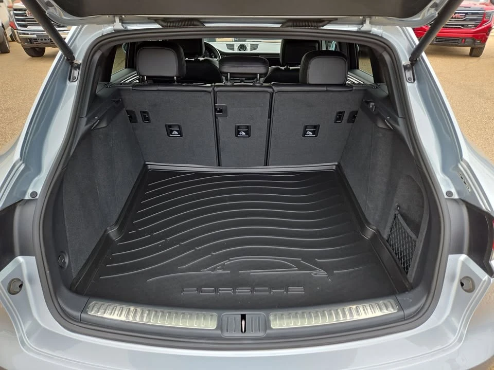 2025 Porsche Macan Electric - Image 3 of 11