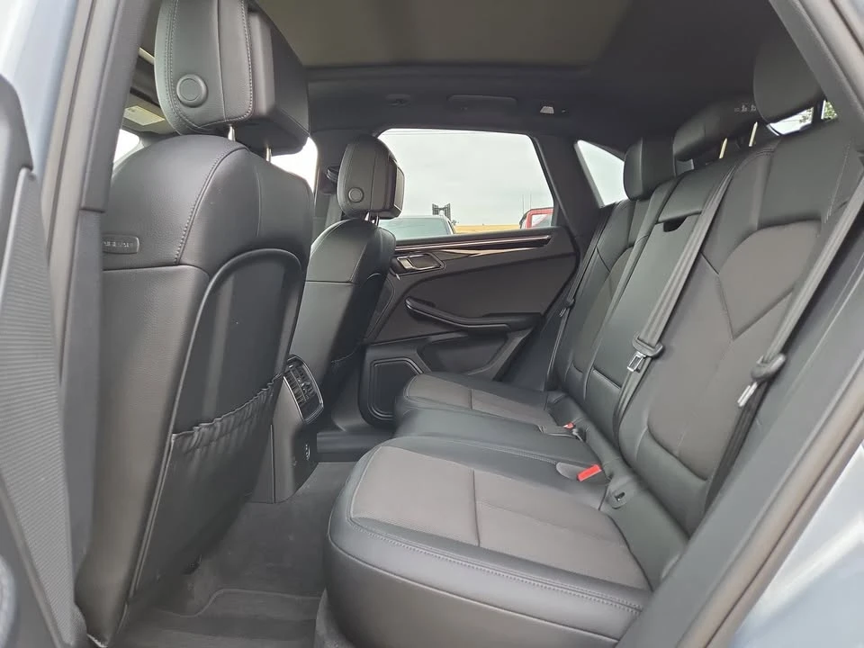 2025 Porsche Macan Electric - Image 4 of 11