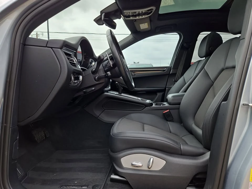 2025 Porsche Macan Electric - Image 7 of 11