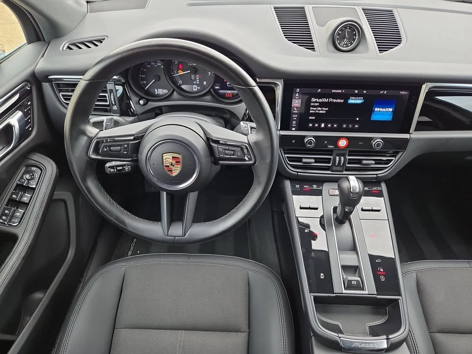 2025 Porsche Macan Electric - Image 5 of 11