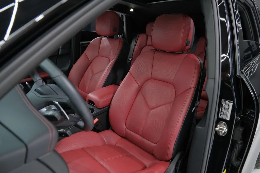 2025 Porsche Macan - Image 21 of 21