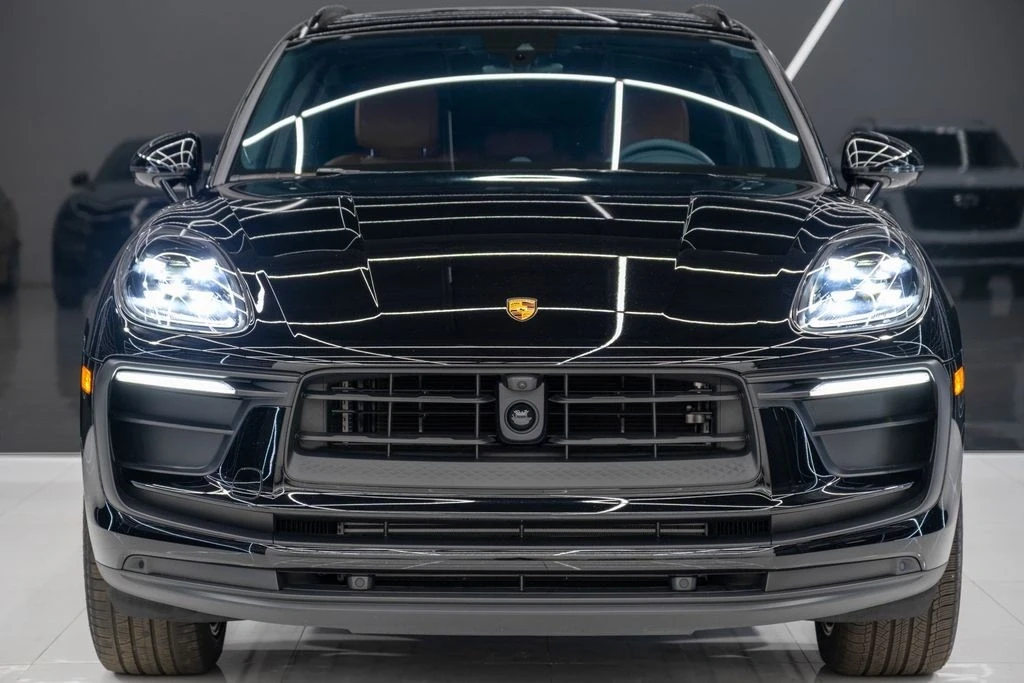 2025 Porsche Macan - Image 2 of 21
