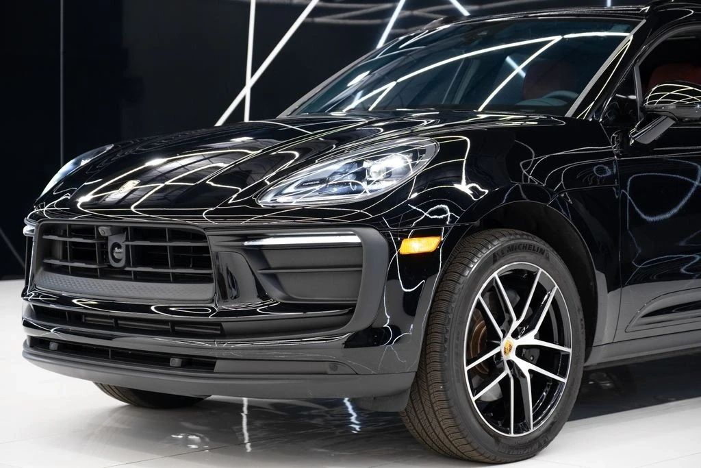 2025 Porsche Macan - Image 4 of 21