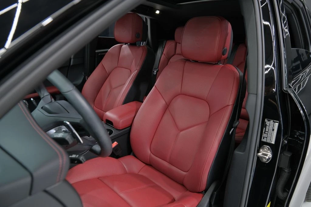 2025 Porsche Macan - Image 21 of 21