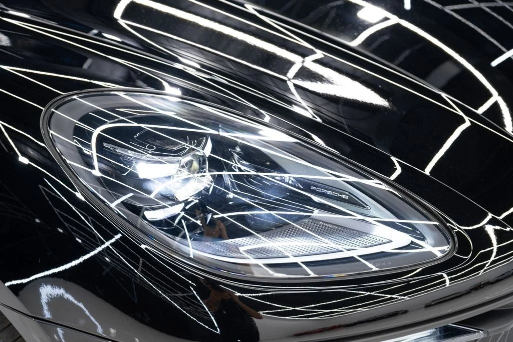 2025 Porsche Macan - Image 20 of 21