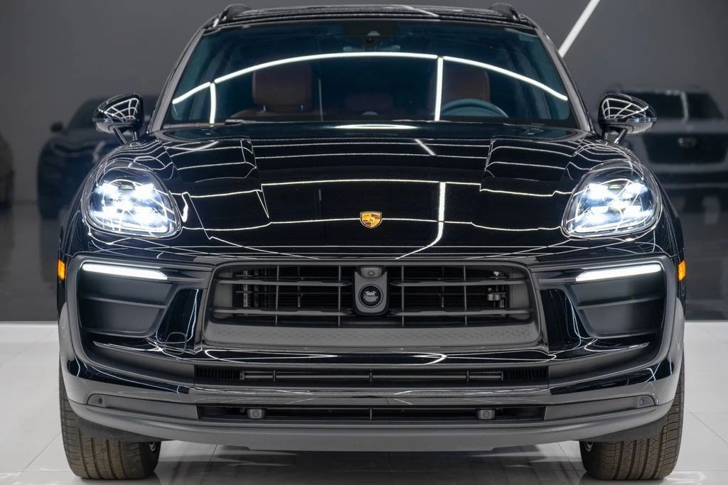 2025 Porsche Macan - Image 2 of 21