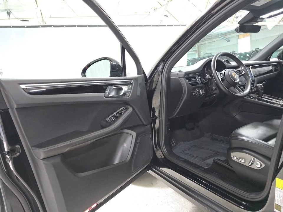 2025 Porsche Macan - Image 18 of 18