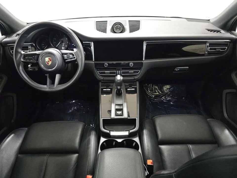 2025 Porsche Macan - Image 17 of 18