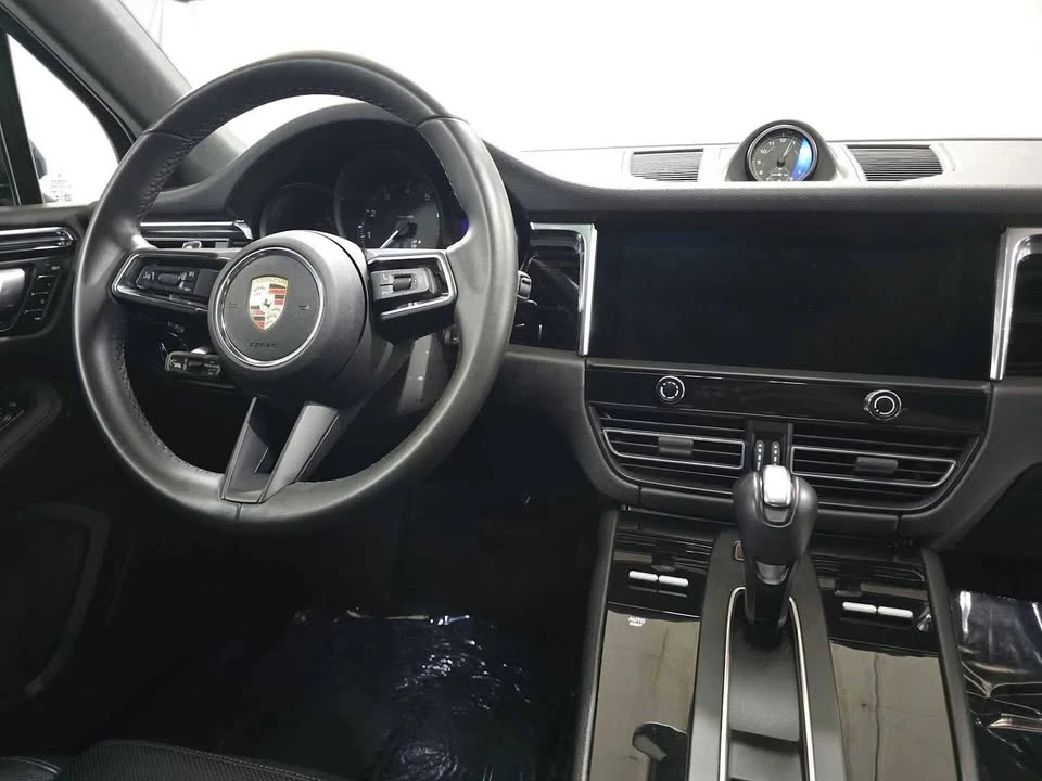 2025 Porsche Macan - Image 10 of 18