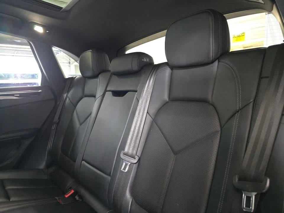 2025 Porsche Macan - Image 16 of 18