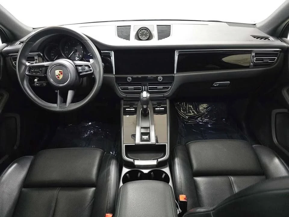2025 Porsche Macan Electric - Image 17 of 18