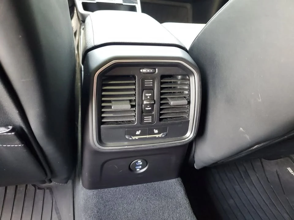 2025 Porsche Macan Electric - Image 13 of 19