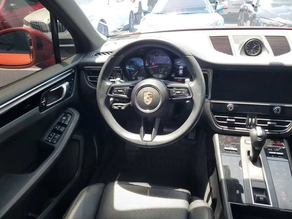 2025 Porsche Macan Electric - Image 10 of 19