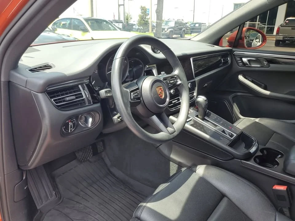 2025 Porsche Macan Electric - Image 17 of 19